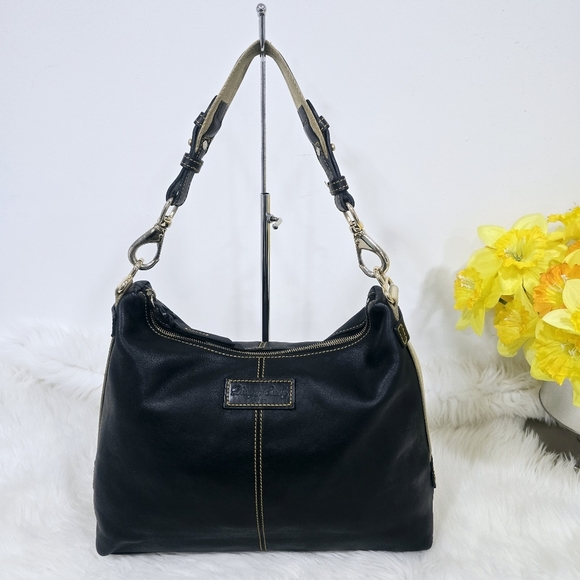 Dooney & Bourke Handbags - Dooney and Bourke Juliette Hobo Black leather bag